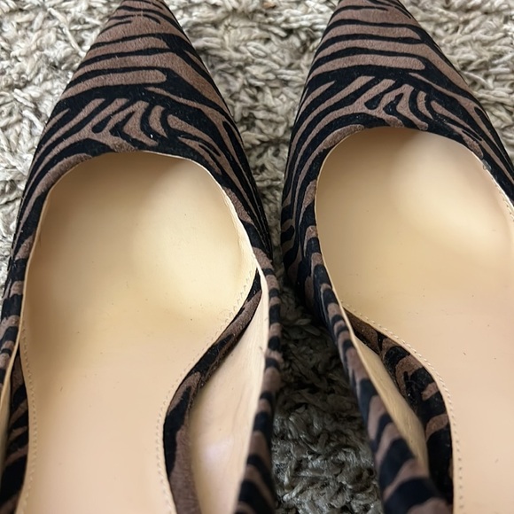 VINCE CAMUTO SAVILLA
MOCHA TEXTURED ZEBRA
HEELS SIZE 7.5 - Picture 11 of 14